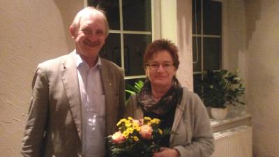Jahreshauptversammlung 2014 - Joachim Stünkel dankt Annegret Philipps-Müller für Ihre langjährige engagierte Mitarbeit im Vorstand